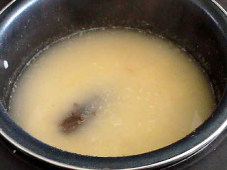小米炖海参,放入小米粥中，再煮约10-15分钟。