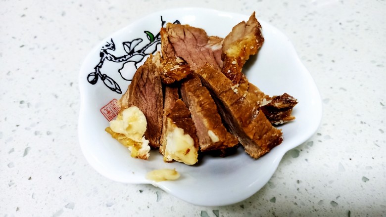 牛肉、鱿鱼炖粉条、豆腐皮,切片