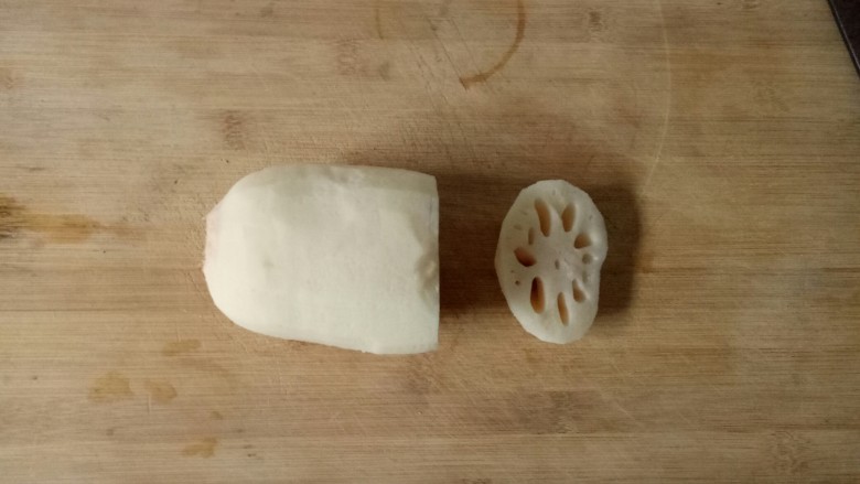 糯米藕,在一头切下3厘米左右备用