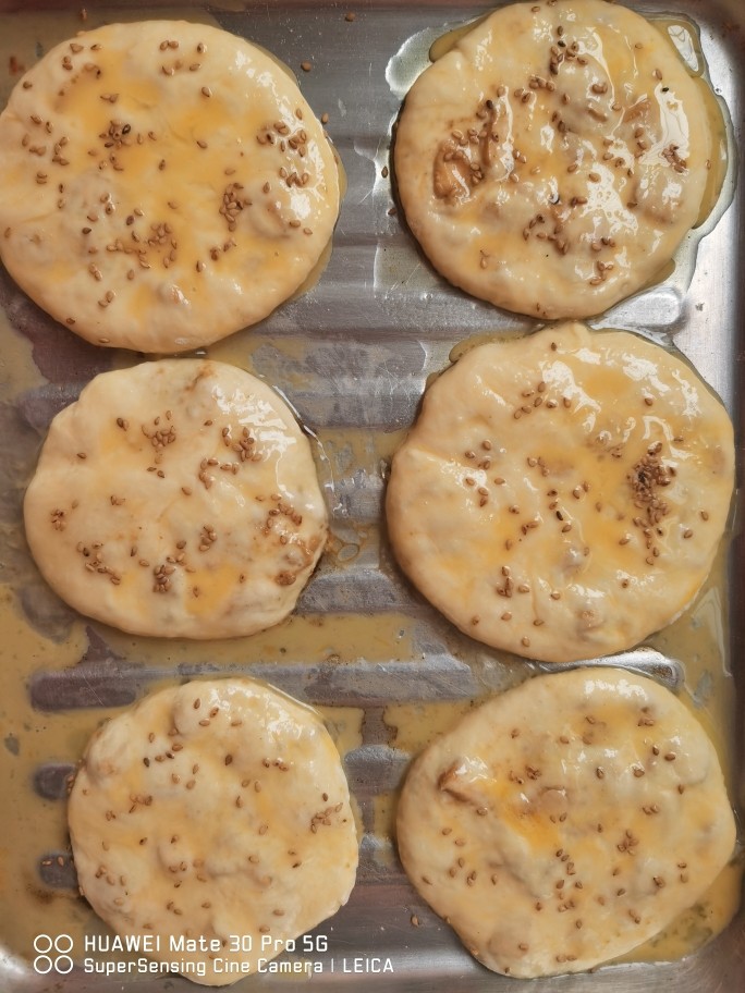 香酥鸡肉饼,撒芝麻