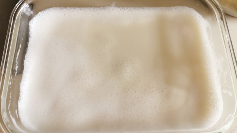 牛奶布丁（棉花糖版）,尽量把奶泡去干净，静置等放凉。