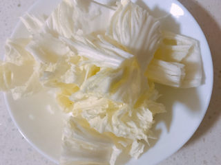 大白菜炖粉条,白菜切段