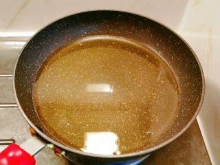 芋头酥,平底锅放入油  加热