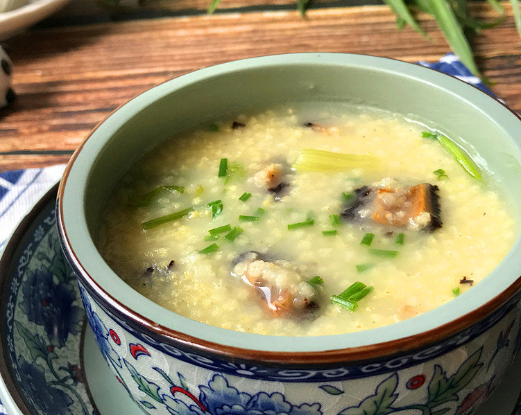 小米炖海参,米粥黏稠绵滑，营养美味