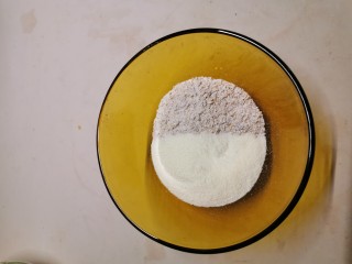 苹果饼,奶粉和麦片粉混合