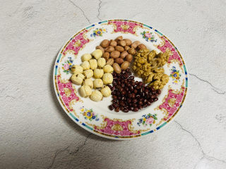 红枣黑米粥,莲子、花生、红豆、核桃仁（自由搭配）