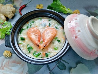 鲜虾砂锅粥,拍上成品图，一道美味又营养的鲜虾砂锅粥就完成了。