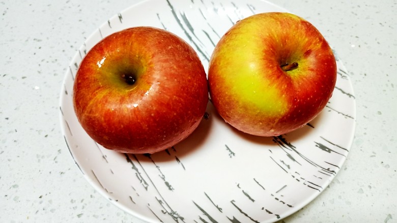 苹果饼,<a style='color:red;display:inline-block;' href='/shicai/ 591'>苹果</a>洗净