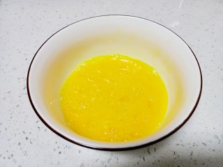 黄瓜木耳炒鸡蛋,搅拌均匀