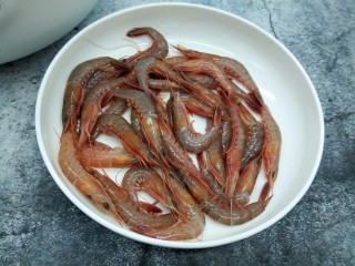 鲜虾砂锅粥,海虾80克（虾营养极为丰富，含蛋白质）