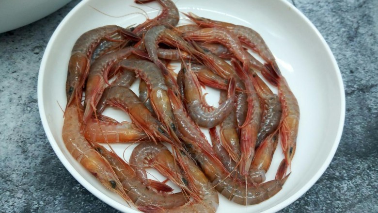 鲜虾砂锅粥,海虾80克（虾营养极为丰富，含蛋白质）