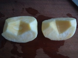 烤苹果片,切成这样就可以切片了。