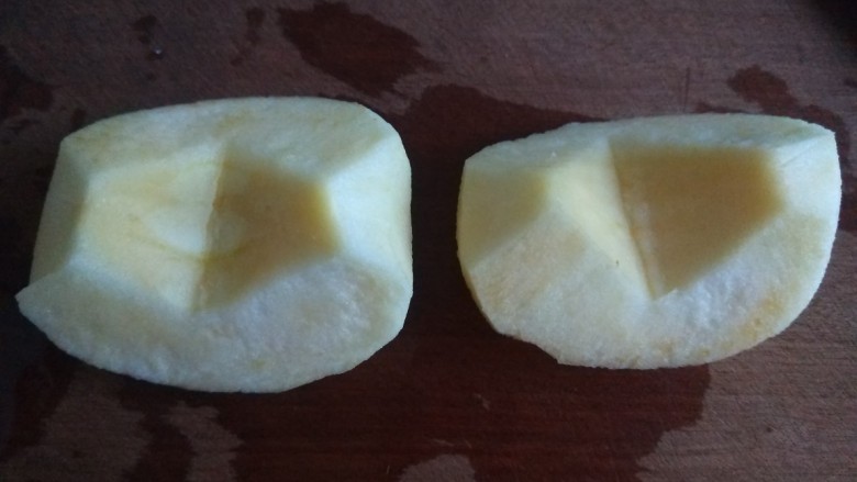 烤苹果片,切成这样就可以切片了。