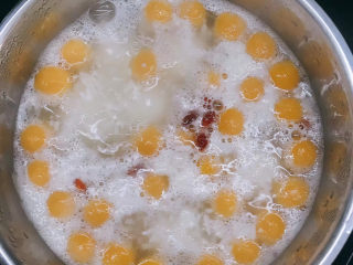 红薯圆子,汤圆和丸子浮起来时放入酒酿
