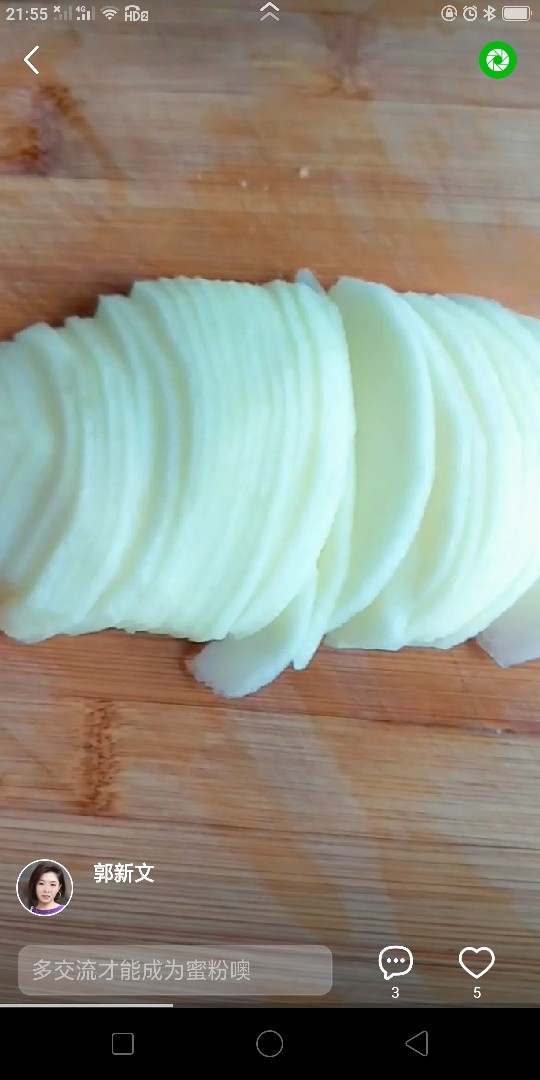苹果饼,去苹果核切成片，在切成丁。