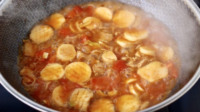 杏鲍菇扇贝花肉煲,大火继续炖煮收汁。