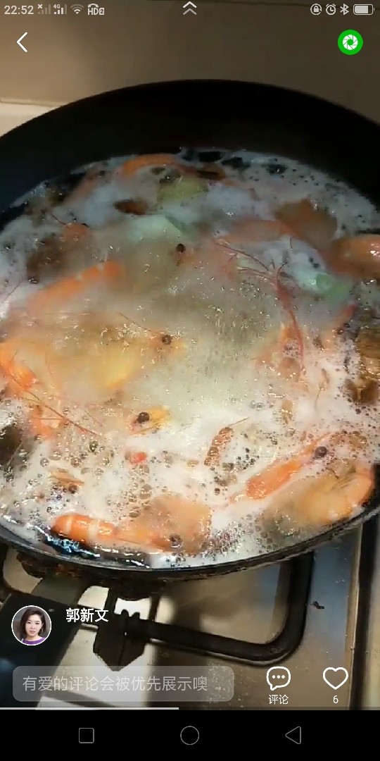 白灼大虾,煮5分钟即可。