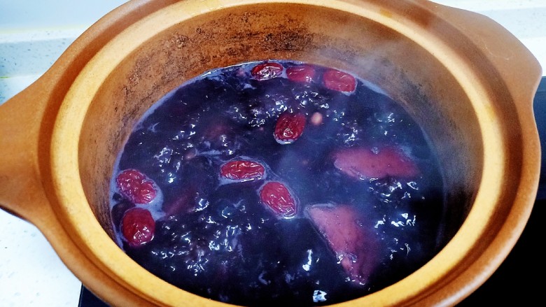 红枣黑米粥,煮60分钟