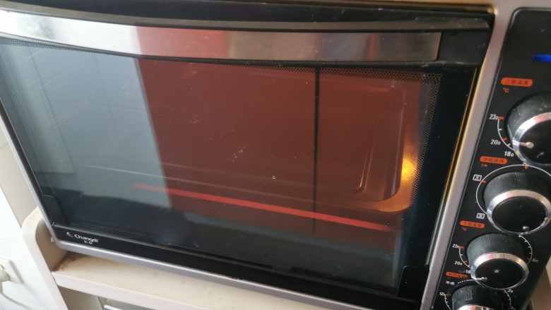烤红薯的两种方法,烤箱预热210度上下火