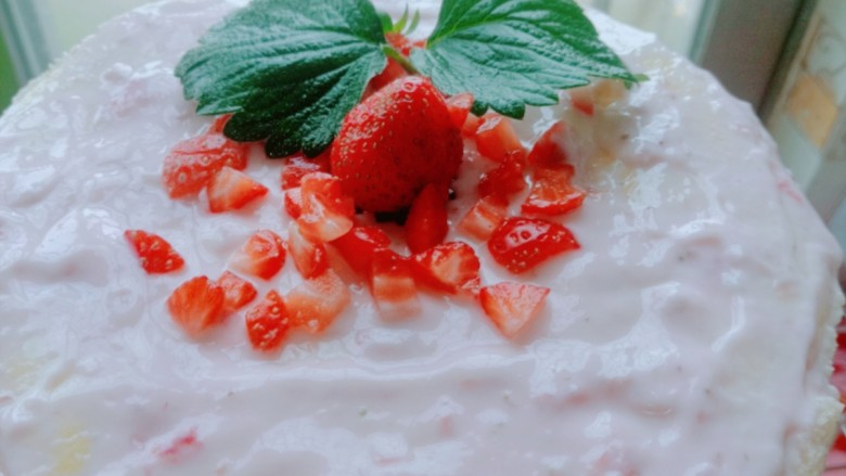 草莓酸奶蒸蛋糕,好看又好吃～