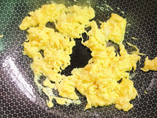 黄瓜木耳炒鸡蛋,炒熟