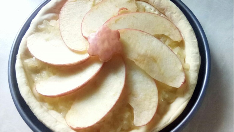 苹果饼,烤好的苹果饼。