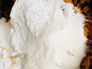 红薯圆子,加入30克奶粉，奶粉主要为了增加风味，没有可不加。