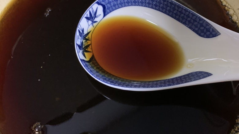 韩国酱蟹,煮40分钟关火沥出食材留下清汤晾凉