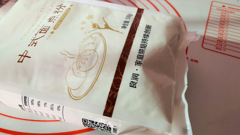 红枣红糖馒头,面粉500g,一次可以做中等大的馒头18个左右，买包装好的500g一包，方便；