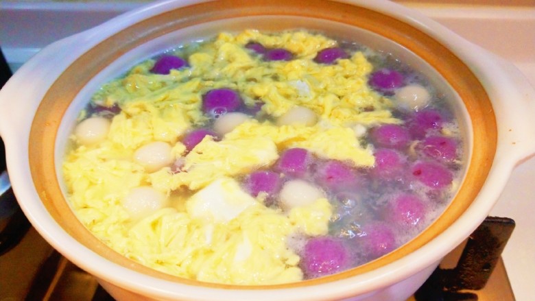 紫薯酒酿蛋花小圆子,紫薯酒酿蛋花小圆子煮好了。