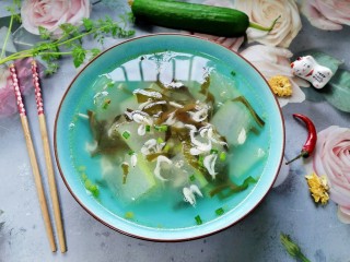 海带冬瓜汤,拍上成品图，一道美味又营养的海带冬瓜汤就完成了。