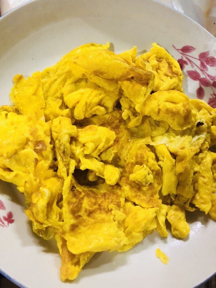 黄瓜木耳炒鸡蛋,炒好的鸡蛋。