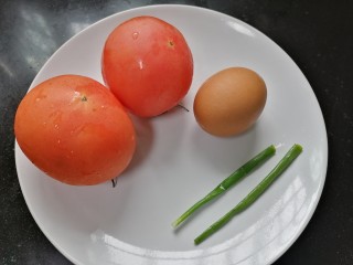 鸡蛋西红柿打卤面,准备好所需材料
