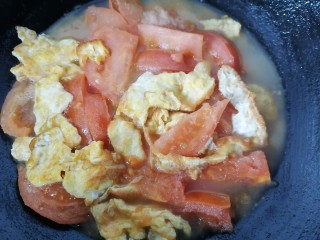 鸡蛋西红柿打卤面,这是煮一会之后