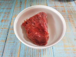 红焖牛肉,牛肉浸泡20分钟