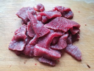 红焖牛肉,牛肉切薄片