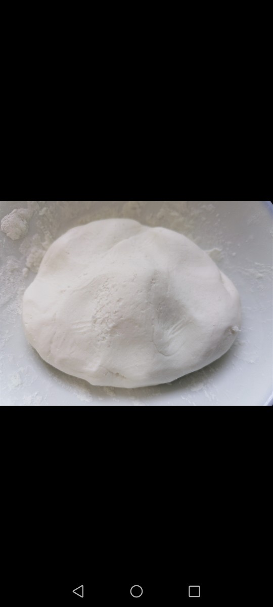 红糖麻糍,继续加入适量糯米粉直至可以揉成不粘手的糯米团