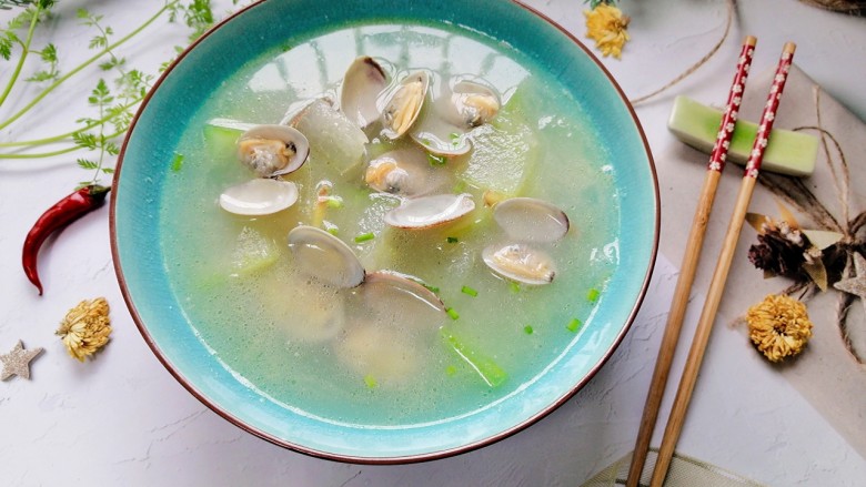 冬瓜蛤蜊汤,拍上成品图，一道美味又营养的冬瓜蛤蜊汤就完成了。