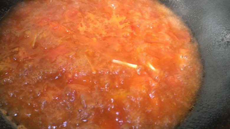 鸡蛋西红柿打卤面,水开后煮3分钟