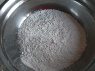 红糖麻糍,加入120克糯米粉。