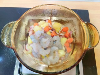 一人食的咖喱大虾饭,最后加入虾仁或者大虾