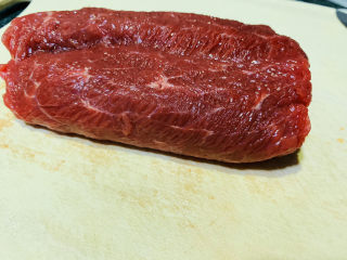 红焖牛肉,超市购买新鲜牛肉500克；