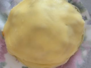 芒果千层蛋糕,做的第二个：饼、奶油、饼、奶油+芒果、饼、奶油、饼、奶油+芒果、饼、奶油、饼