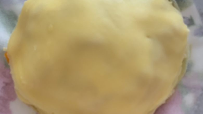 芒果千层蛋糕,做的第二个：饼、奶油、饼、奶油+芒果、饼、奶油、饼、奶油+芒果、饼、奶油、饼