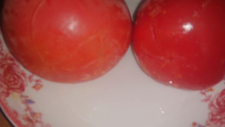 番茄小面,准备两个冻西红柿