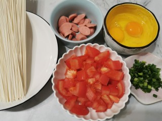 鸡蛋西红柿打卤面,食材准备