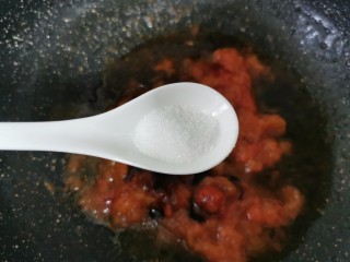 鸡蛋西红柿打卤面,加半勺砂糖