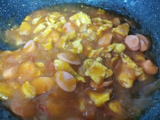 鸡蛋西红柿打卤面,煮至汤汁浓稠