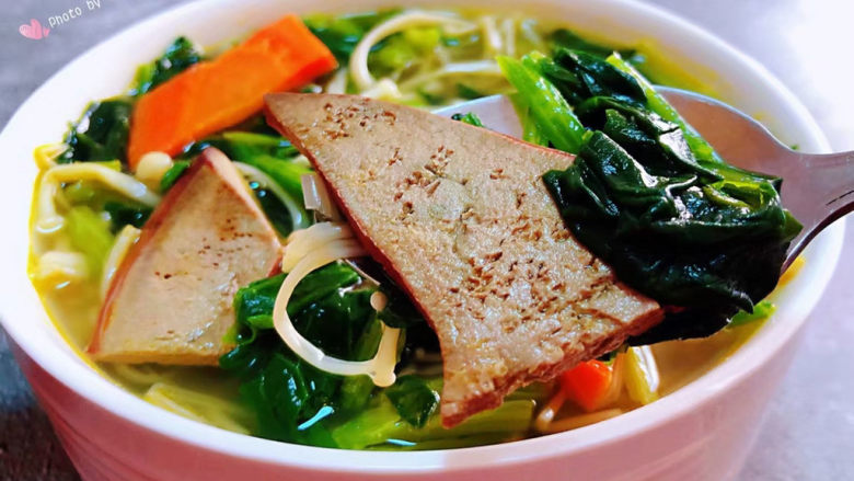 猪肝菠菜汤,猪肝的营养价值非常丰富经常食用对身体有益处