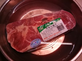 红焖牛肉,牛肉解冻